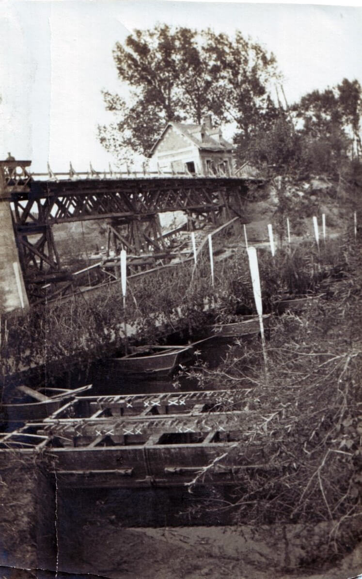 British pontoon bridge built by the Royal Engineers over the Aisne at Bourg, next to the demolished permanent structure. At the far end of the bridge is the house from which German snipers shot soldiers of the 15th Hussars as they crossed (photo by Captain David Baird, ADC to General Haig)