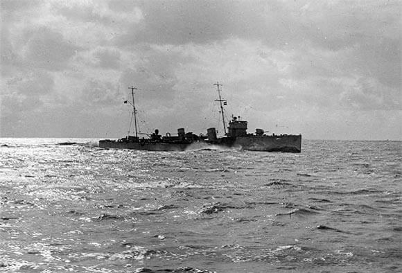 British destroyer HMS Firedrake, one of the two destroyers that acted as ‘flotilla leaders’ for the submarines of 8th ‘Oversea’ Submarine Flotilla, and took part in the Heligoland Bight operation on 28th August 1914.