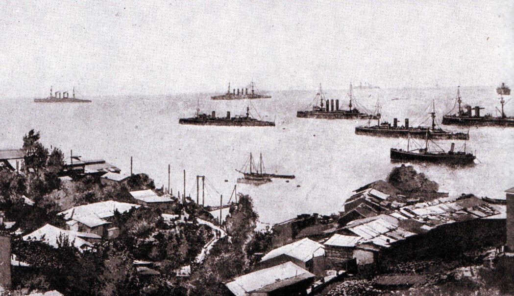 Admiral Graf von Spee’s squadron off Valparaiso, Scharnhorst and Gneisenau at the back left with Nürnberg to their right