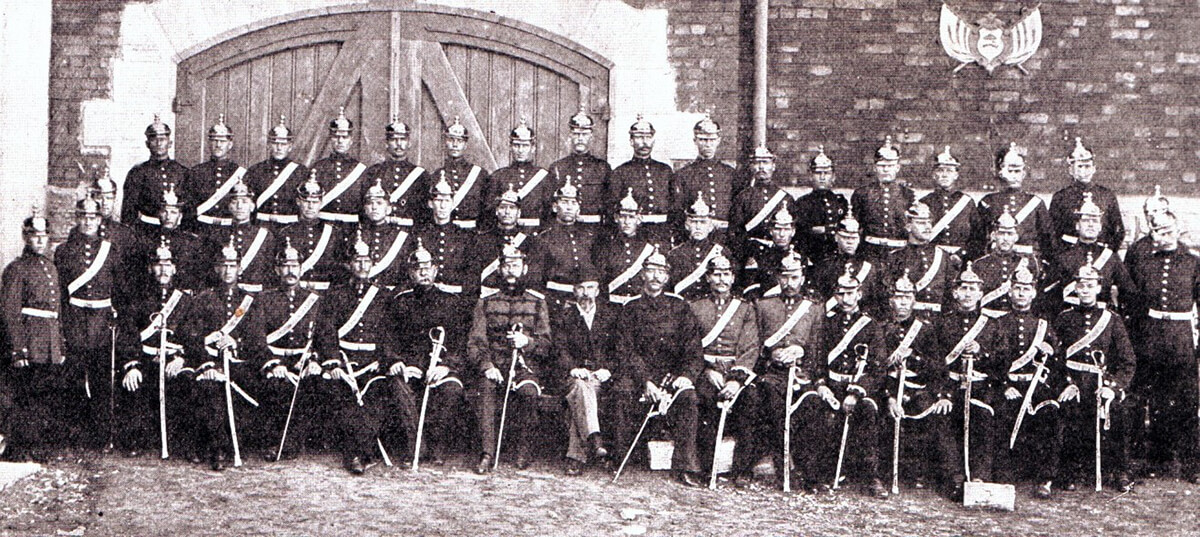 Orange Free State Artillery Corps commanded by the German ex-NCO Major Albrecht (sitting sixth from the left in light uniform). Albrecht commanded the Boer artillery at the Battle of Modder River on 28th November 1899