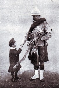 Pipe Major David Laing of 1st Scots Guards saying ‘Goodbye’ to his daughter before leaving for South Africa.