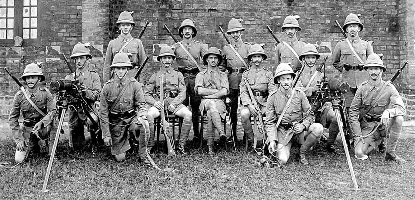 1st Royal Munster Fusiliers machine gun section commanded by Captain Dorman (seated in centre) in India in 1914. 1st Royal Munster Fusiliers landed from the River Clyde on V Beach Cape Helles Gallipoli on 25th April 1915