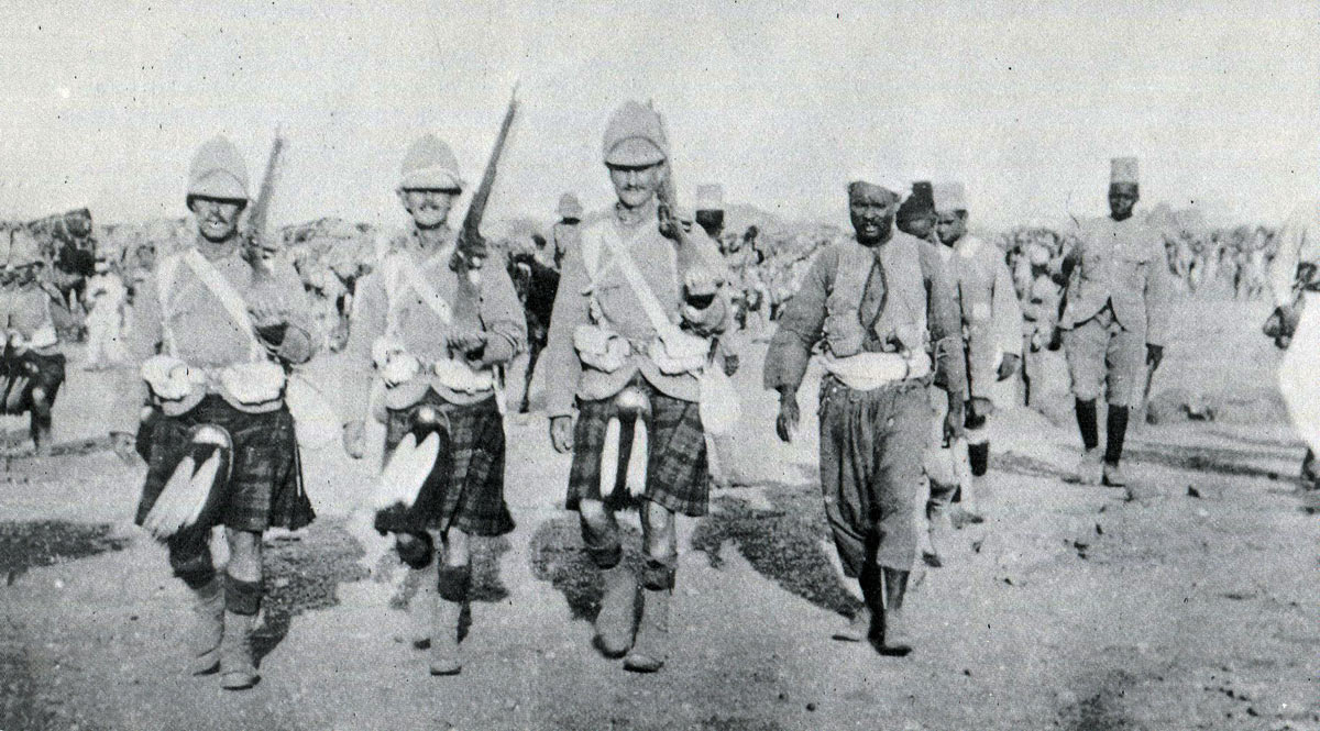 Cameron Highlanders with Egyptian and Sudanese troops: Battle of Atbara on 8th April 1898 in the Sudanese War