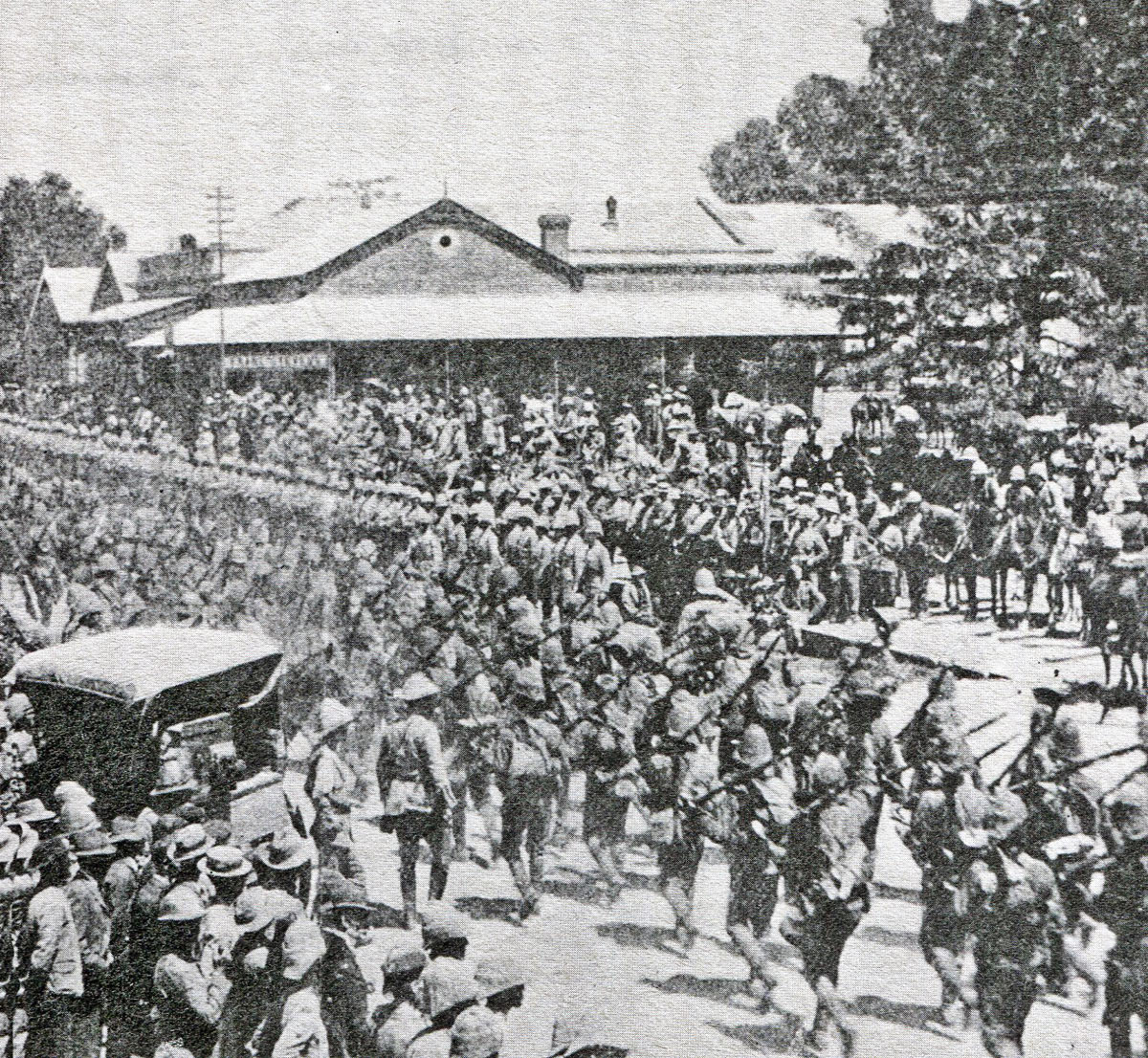 Buller's army entering Ladysmith after the Battles of Val Krantz and Pieters 5th to 28th February 1900 in the Great Boer War