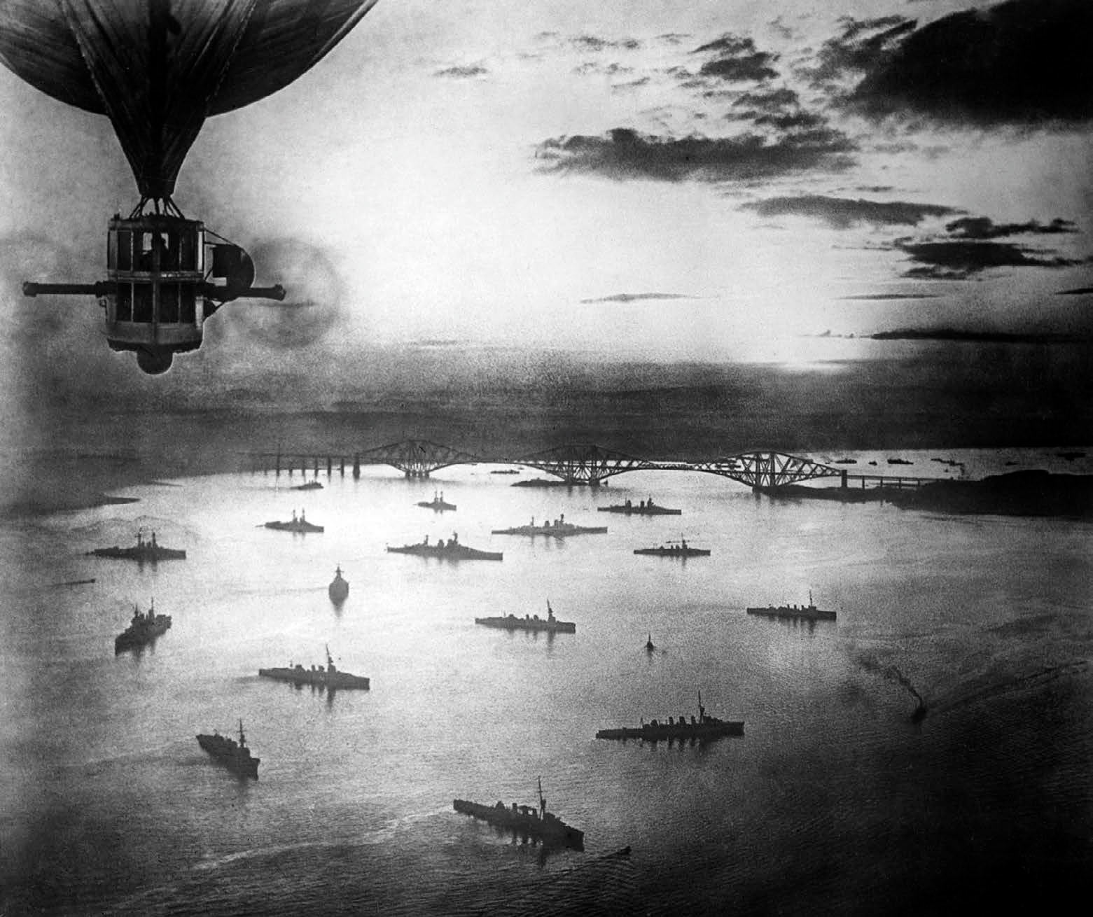 119-Grand-Fleet-in-Firth-of-Forth-taken-by-Airship-R9-2AAA.jpg