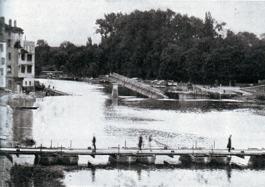 British pontoon bridge built by the Royal Engineers at Pont Arcy during the Battle of the Aisne, 10th to 13th September 1914 in the First World War