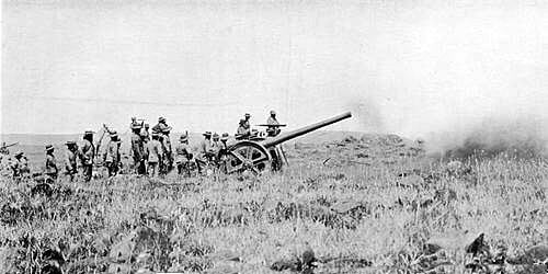 Royal Navy 4.7 inch gun in action at the Battle of Colenso on 15th December 1899