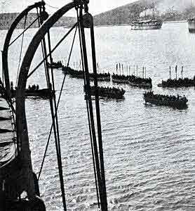 Troops in tows preparing to land on the Gallipoli Peninsula in April 1915