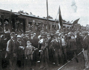 Boer citizens leaving Johannesburg for the front at the beginning of the Boer War in 1899