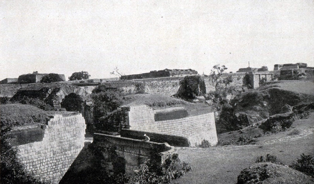 Mysore Gate in the south wall of Seringapatam fortress: Storming of Seringapatam on 4th May 1799 in the Fourth Mysore War